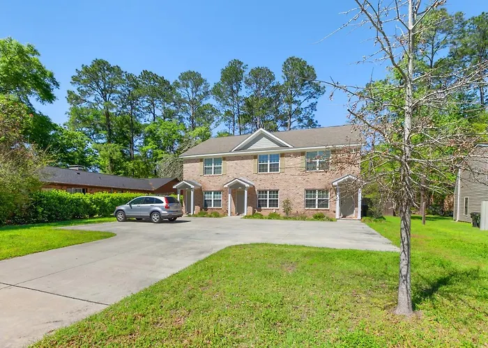 Ferienhaus Beautiful 3-suite W/ Patio Dining, Big Yard *