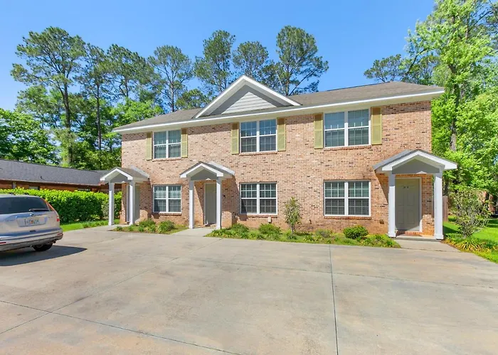 Beautiful 3-suite W/ Patio Dining, Big Yard * Tallahassee
