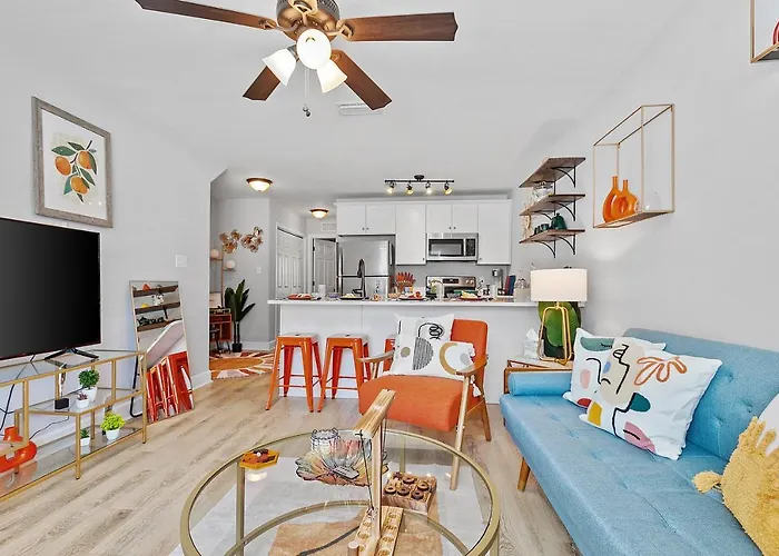 Beautiful 3-suite W/ Patio Dining, Big Yard Tallahassee
