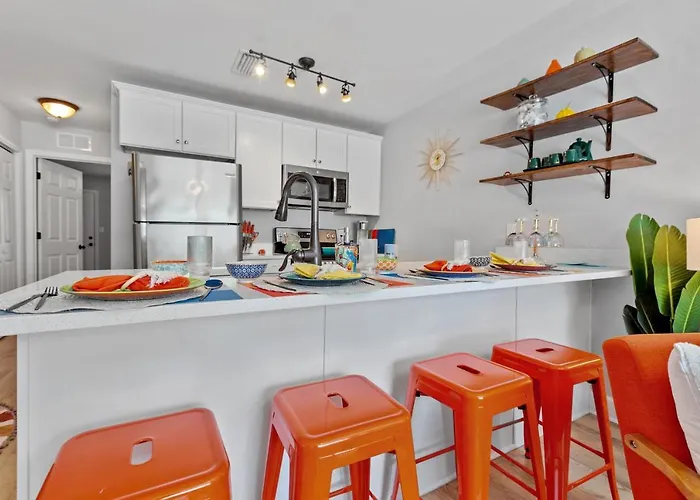 Ferienhaus Beautiful 3-suite W/ Patio Dining, Big Yard