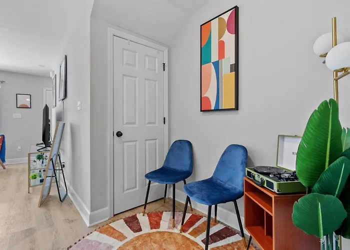 Ferienhaus Beautiful 3-suite W/ Patio Dining, Big Yard