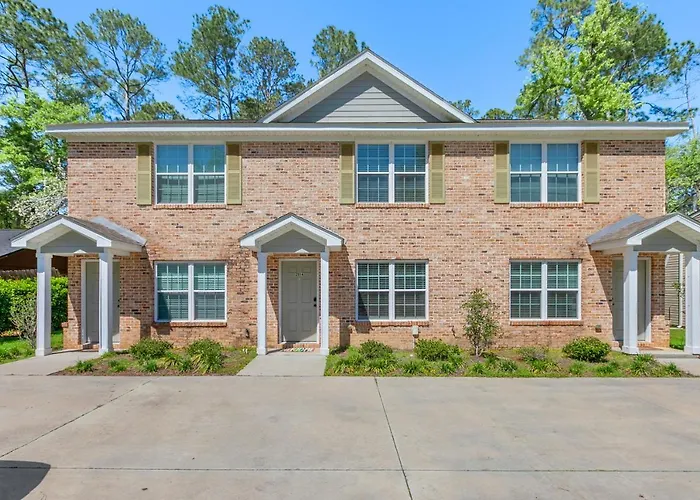 Beautiful 3-suite W/ Patio Dining, Big Yard Tallahassee